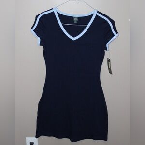 BNWT Wild Fable Navy and Light Blue V-Neck Tee Size Small